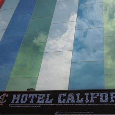 California Hotel ジャカルタ エクステリア 写真