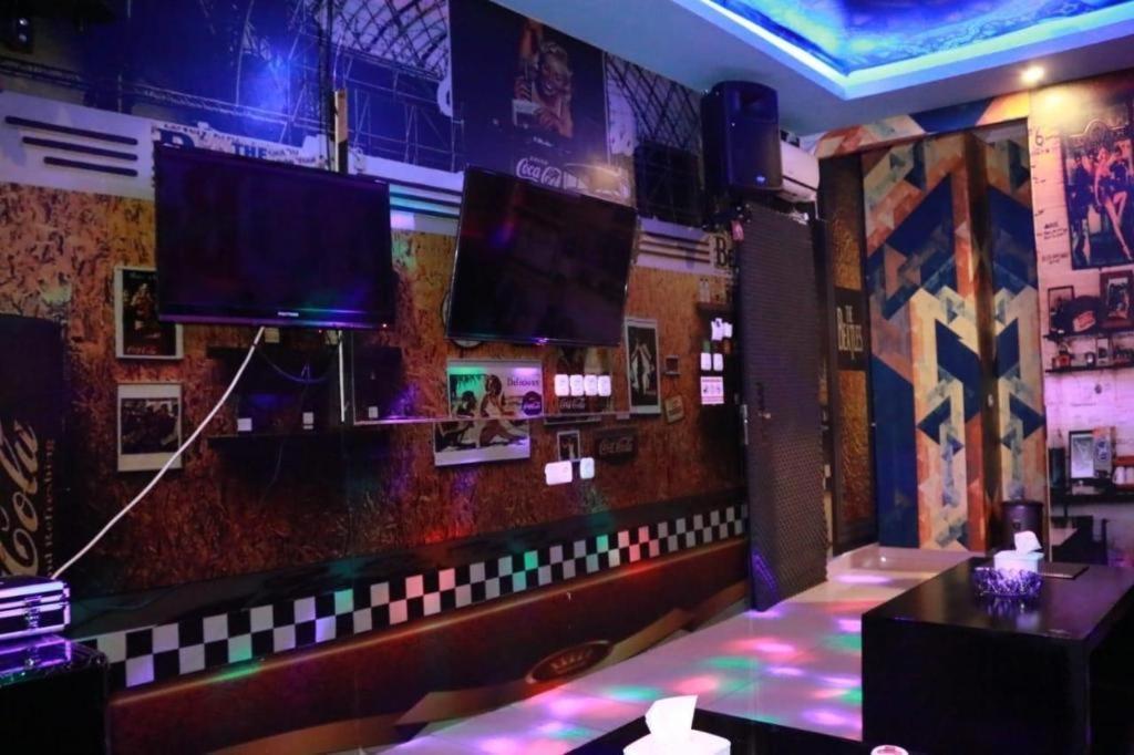 California Hotel ジャカルタ エクステリア 写真