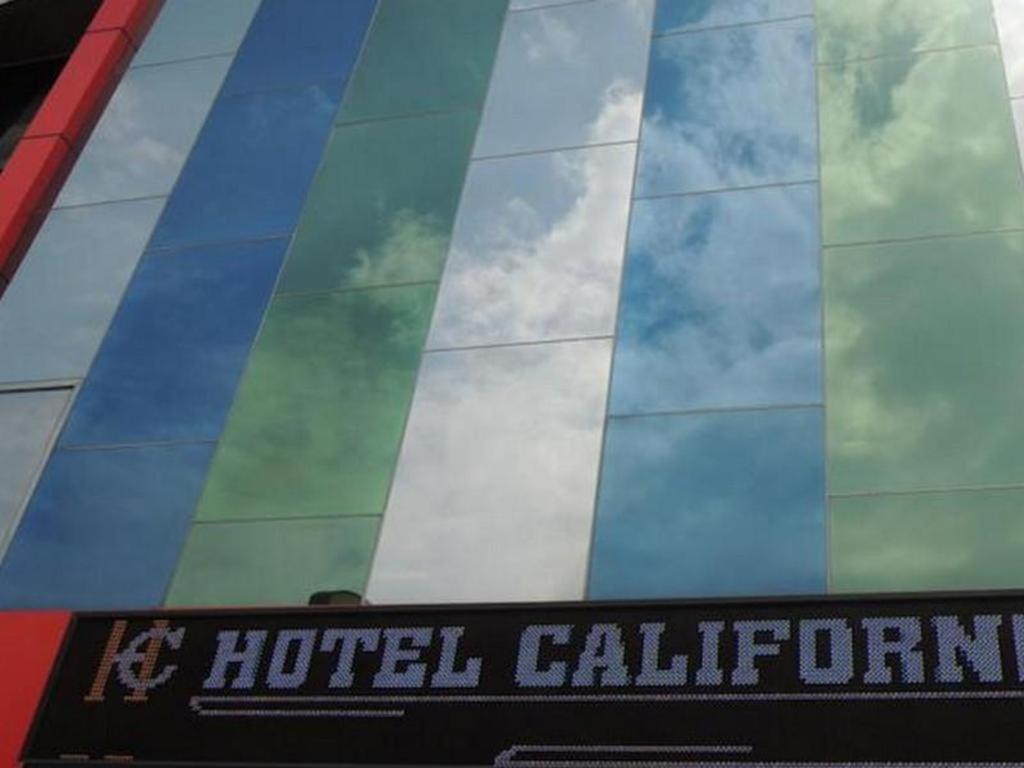 California Hotel ジャカルタ エクステリア 写真