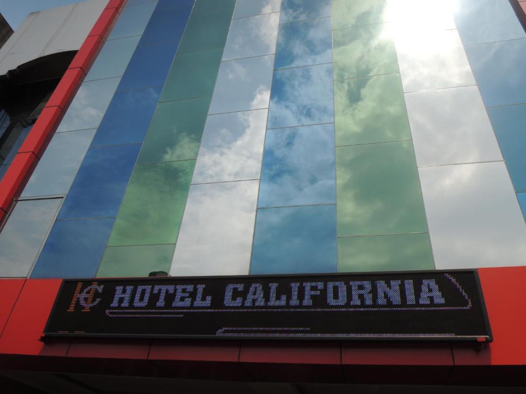 California Hotel ジャカルタ エクステリア 写真
