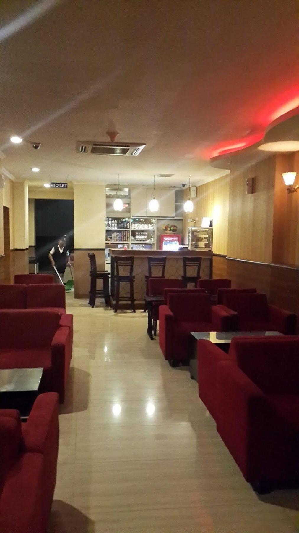 California Hotel ジャカルタ エクステリア 写真