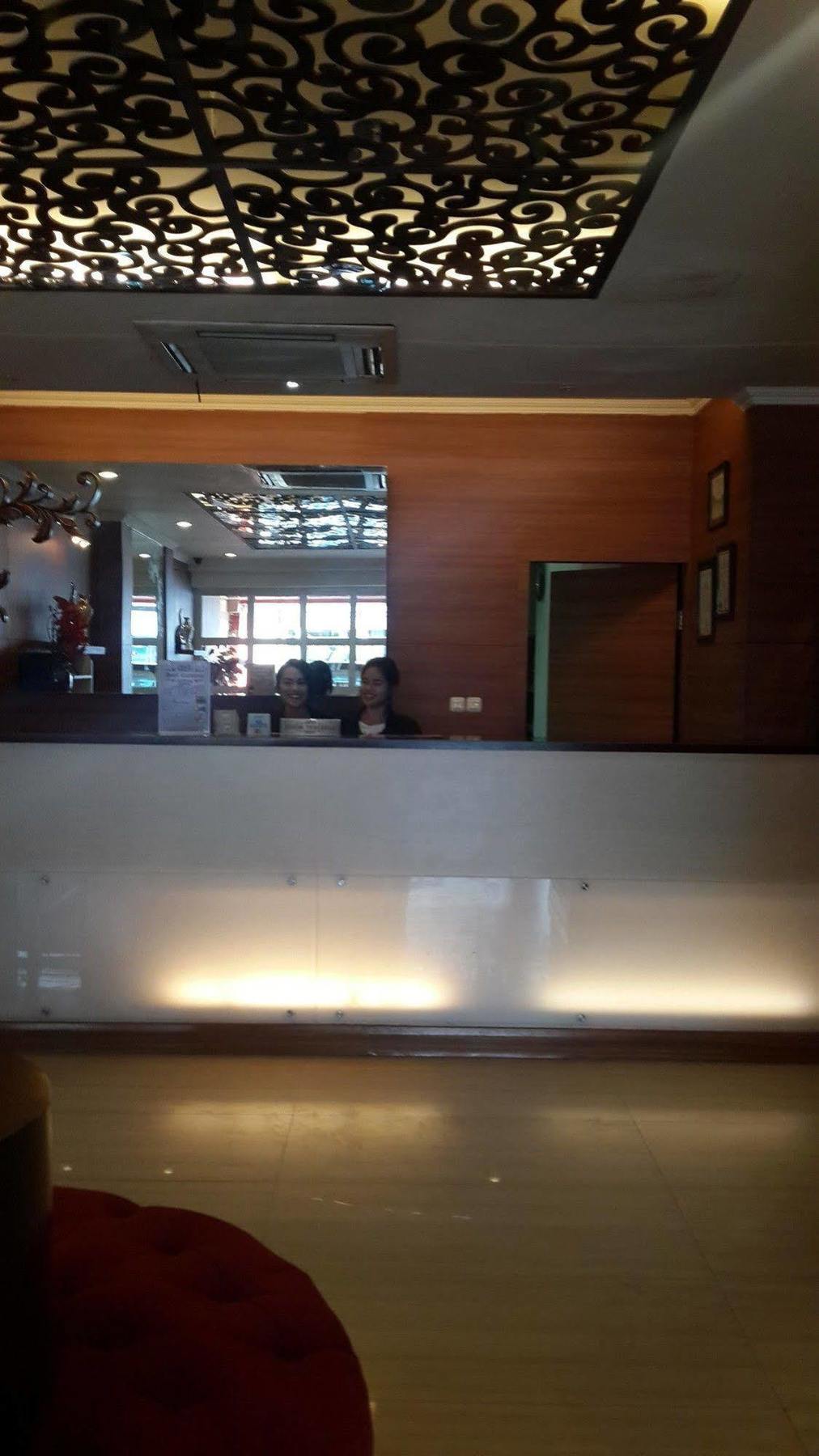 California Hotel ジャカルタ エクステリア 写真