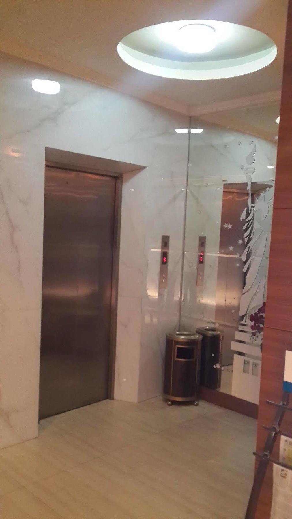 California Hotel ジャカルタ エクステリア 写真